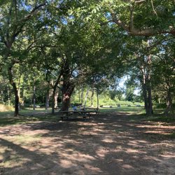 Myrtle Point Park - Picnic area near entrance