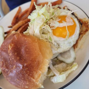 Blue Duck Deli - Burger - Sandwiches Near Me - Ludlow, Vermont