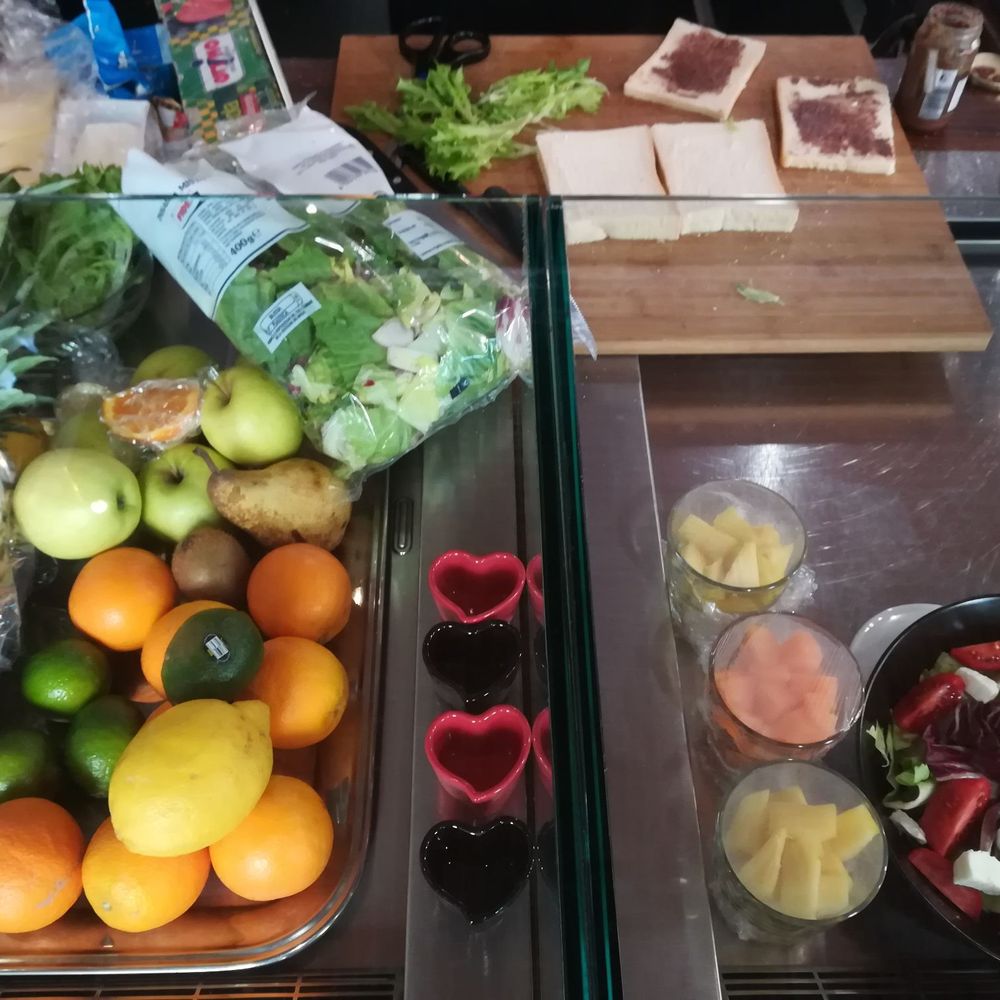 Freemadam - Fresh fruit and sandwiches available - Cafes Near Me - Torino, TO
