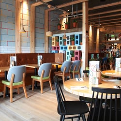 Giraffe Cafe