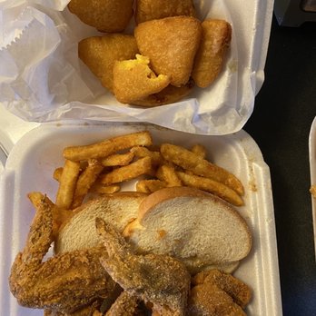 J & J Fish & Chicken - Four chicken wing dinner, fries, bread and mac&cheese bites - Chicken Wings Near Me - Saint Paul, Minnesota J & J Fish & Chicken - Four chicken wing dinner, fries, bread and mac&cheese bites - Chicken Wings Near Me - Saint Paul, Minnesota