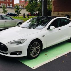 Tesla Service Center