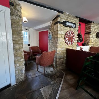 The Greedy Pig - Cute alcove - Breakfast & Brunch Near Me - Oundle, NTH