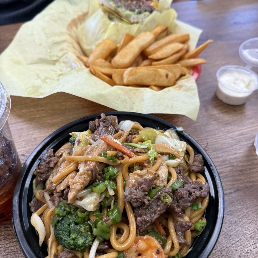 Fair Oaks Burger - Burgers Near Me - Altadena, California Fair Oaks Burger - Burgers Near Me - Altadena, California