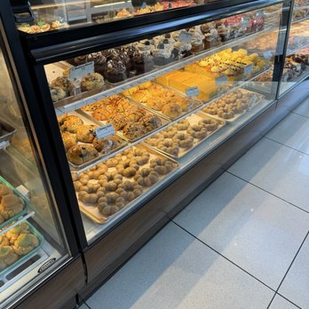 Liliha Bakery - Bakeries Near Me - Honolulu, Hawaii