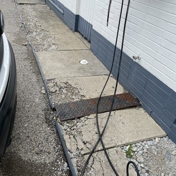 Wilmington Shell - a car plugged in to an electric charger - Convenience Stores Near Me - Wilmington, Ohio Wilmington Shell - a car plugged in to an electric charger - Convenience Stores Near Me - Wilmington, Ohio