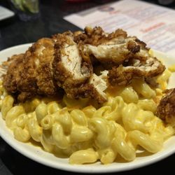 US 12 Bar And Grill - "Baked" Mac N Cheese with fried chicken