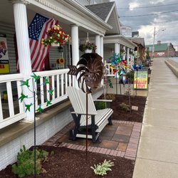 Country Bargain Bin - Lotsa yard decor.