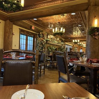 The Keeter Center - Dining area - Hotels Near Me - Point Lookout, Missouri