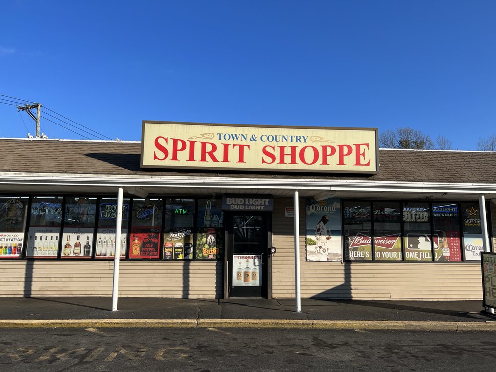 TOWN & COUNTRY SPIRIT SHOPPE Updated August 2024 198 Hall Ave, Meriden, Connecticut Beer
