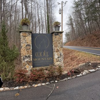 Wolf Mountain Vineyards - Wolf sign - Wineries Near Me - Dahlonega, Georgia