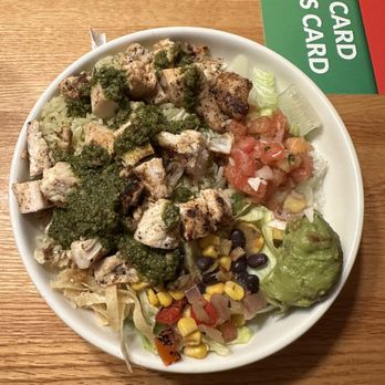 Applebee's Grill + Bar - Southwestern chicken salad - American Near Me - Utica, Michigan