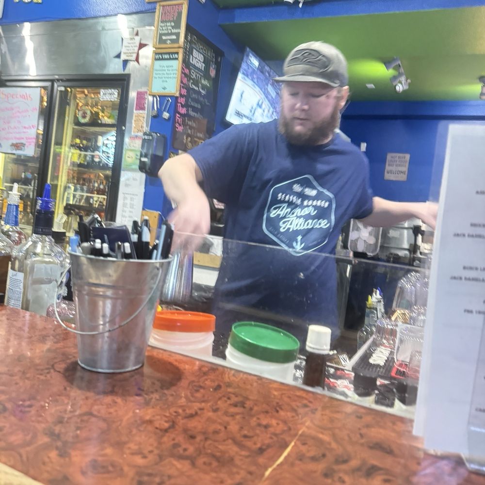 Pied Piper Tavern - Camrin serves up drinks to order and takes your food order as well! - Dive Bars Near Me - Kent, Washington Pied Piper Tavern - Camrin serves up drinks to order and takes your food order as well! - Dive Bars Near Me - Kent, Washington