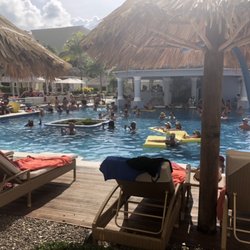 Dream Vacations - Swim up bar Grand Iberostar Jamaica
