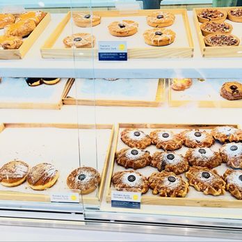 Paris Baguette - Danishes and tartlets - Bakeries Near Me - Westchester, California Paris Baguette - Danishes and tartlets - Bakeries Near Me - Westchester, California