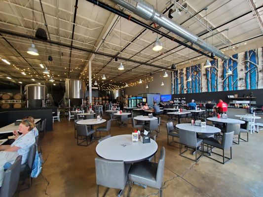 Une Année | Hubbard's Cave Brewery & Barbecue by null