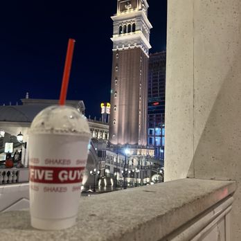 Five Guys - Five Guys with a bar at the Venetian Resort! - Burgers Near Me - Las Vegas, Nevada Five Guys - Five Guys with a bar at the Venetian Resort! - Burgers Near Me - Las Vegas, Nevada