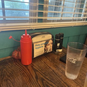 Split Chick Grill - Table - Burgers Near Me - Lanexa, Virginia