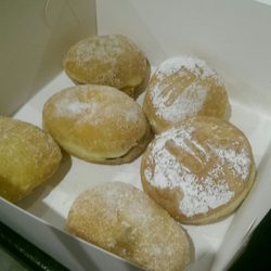 La Bomboniera - Pączki z ricottą, czekoladą i kremem budyniowym. Z ricottą i czekoladą - najlepsze!