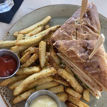 Luce Bar & Kitchen - Fried chicken sandwich - American Near Me - San Diego, California Luce Bar & Kitchen - Fried chicken sandwich - American Near Me - San Diego, California