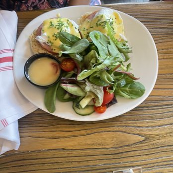 Oliver's Astoria - -Classic Eggs Benedict - New American Near Me - Astoria, New York Oliver's Astoria - -Classic Eggs Benedict - New American Near Me - Astoria, New York
