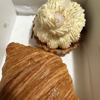 Tatin Bakehouse - Rendang pie and butter croissant - Bakeries Near Me - Oakville, Ontario Tatin Bakehouse - Rendang pie and butter croissant - Bakeries Near Me - Oakville, Ontario