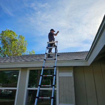 elite group property inspections - Inspector doing a thorough inspection of the roof - Home Inspectors Near Me elite group property inspections - Inspector doing a thorough inspection of the roof - Home Inspectors Near Me