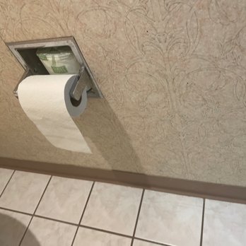Quality Inn & Suites Orland Park - Chicago - Used toilet paper - Hotels Near Me - Orland Park, Illinois Quality Inn & Suites Orland Park - Chicago - Used toilet paper - Hotels Near Me - Orland Park, Illinois