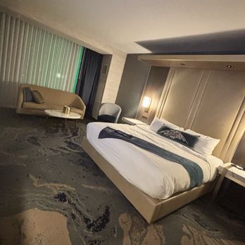 Muckleshoot Casino Resort - Resorts Near Me - Auburn, Washington