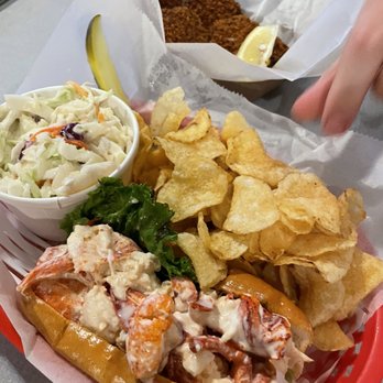 Gilbert's Chowder House - Lobster roll - Seafood Near Me - Portland, Maine