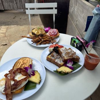 Barefoot Beach Cafe - Breakfast sandwich  french toast  burger - Breakfast & Brunch Near Me - Honolulu, Hawaii