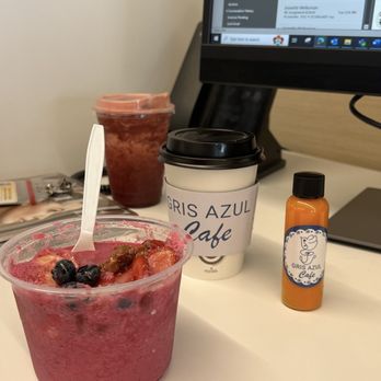 Gris Azul Cafe - Dragonfruit açaí bowl and turmeric shot - Coffee & Tea Near Me - Los Angeles, California Gris Azul Cafe - Dragonfruit açaí bowl and turmeric shot - Coffee & Tea Near Me - Los Angeles, California