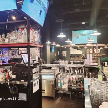 Pizzeria Uno - O'Hare Area - Bar - Pizza Near Me - Schiller Park, Illinois