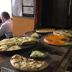 el Chiste - Alguien dijo pizza de cheddar con hamburguesa adentro o pizza con huevos fritos arriba ?