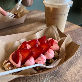 Three Lemons - Strawberry croufle and a Korean Latte. - Bakeries Near Me - Richmond Hill, Georgia Three Lemons - Strawberry croufle and a Korean Latte. - Bakeries Near Me - Richmond Hill, Georgia