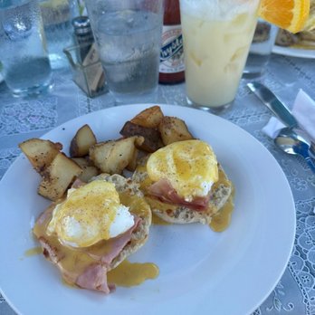 Lisa's Cafe - Traditional Eggs Benedict - Breakfast & Brunch Near Me - Madeira Beach, Florida
