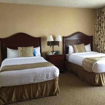 Bahia Resort Hotel - The double beds in our bay view with kitchenette room - San Diego, CA