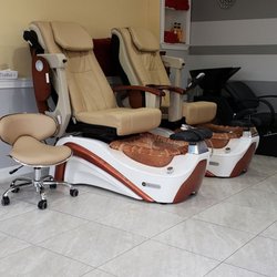 Susan's Beauty Salon - Pedicure chairs