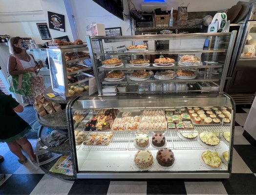 Lou's Restaurant & Bakery by null