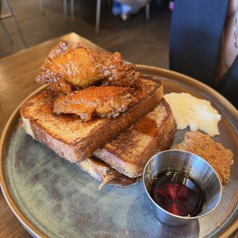 Brunch & Sip - French toast and Chicken - Breakfast & Brunch Near Me - Los Angeles, California