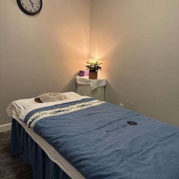 Breeze Spa Dayton - Massage room - Massage Near Me - Dayton, Ohio Breeze Spa Dayton - Massage room - Massage Near Me - Dayton, Ohio