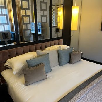 The Fitzwilliam Hotel Belfast - Bed - Hotels Near Me - Belfast, BFS