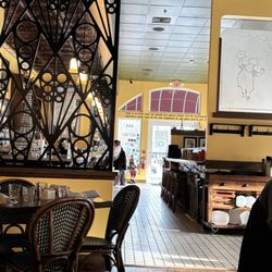 Cafe Monte - Beautiful French decor