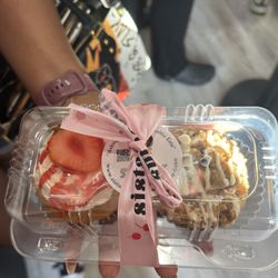 Sistahs' Sweets - Strawberry shortcake & milk & cookies cupcakes