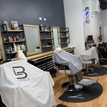 Clark St Barbershop - Barbers Near Me - Chicago, Illinois Clark St Barbershop - Barbers Near Me - Chicago, Illinois