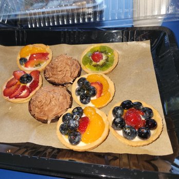 Nona's kitchen - Pastries - Caterers Near Me