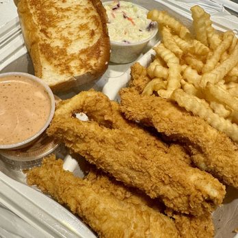 Raising Cane's Chicken Fingers - 03.02.24 The Caniac Combo - Chicken Shop Near Me - Vacaville, California