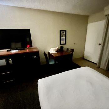 Comfort Inn On The Ocean - 2 double bed room w/ ocean front balcony - Hotels Near Me - Kill Devil Hills, North Carolina Comfort Inn On The Ocean - 2 double bed room w/ ocean front balcony - Hotels Near Me - Kill Devil Hills, North Carolina