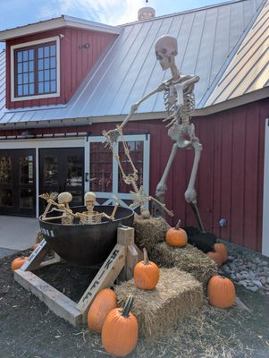 Beak & Skiff Apple Hill Campus / 1911 Tasting Room by null