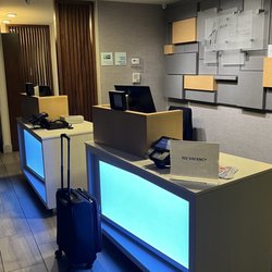 Holiday Inn Express & Suites Tampa North - Wesley Chapel - Empty lobby. (Suitcase is mine.)